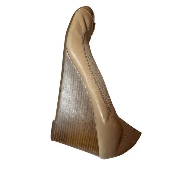 Tory Burch Beige Buttery Leather Wedge Heels Gold Logo Womens Size 10M Classic - Picture 9 of 12